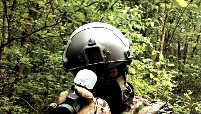Xander tijdens een airsoft game